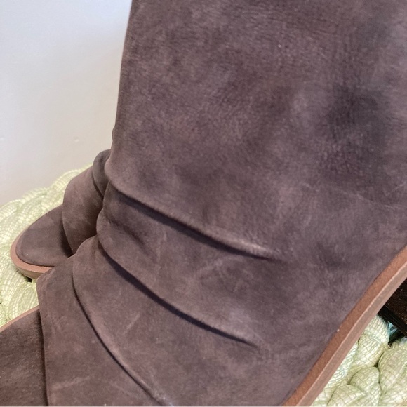 NWOB Vince Camuto Kreesi Chocolate Brown Matte Leather Ruch Peep Toe Heel Bootie - Picture 4 of 9